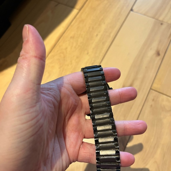 Timex watch black with stretchy metal band - Picture 4 of 5